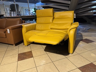 2-zits bank, geel leder, elektrisch verstelbaar